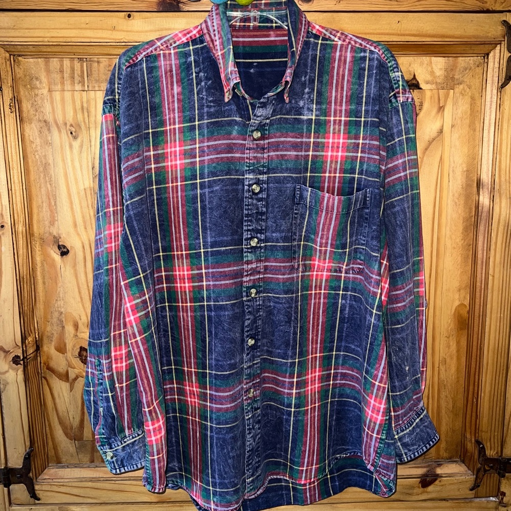 Urban Outfitters UO Urban Renewal plaid long sleeve button down shirt. EUC